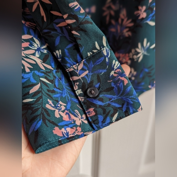 Banana Republic Green Floral Top - Picture 9 of 11